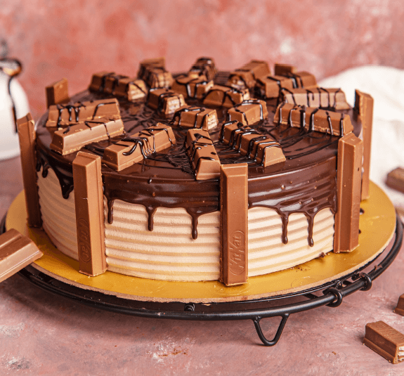 kitkat flavour cake
