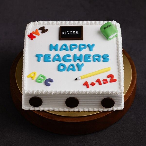 Simple Teachers Day Cake