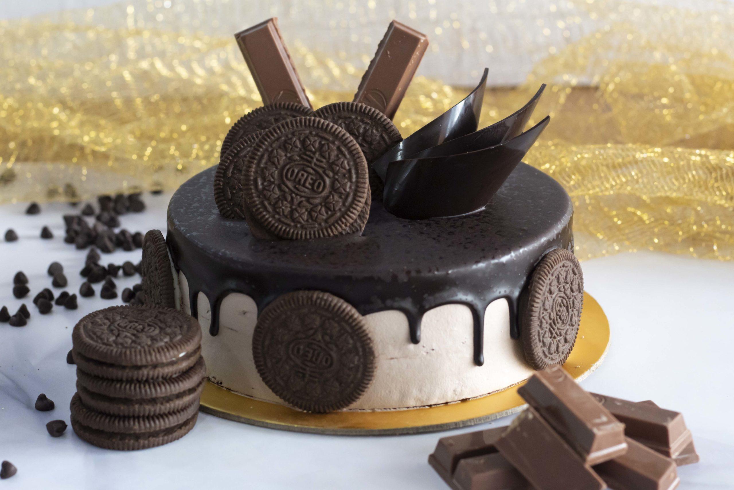 Oreo KitKat Cake