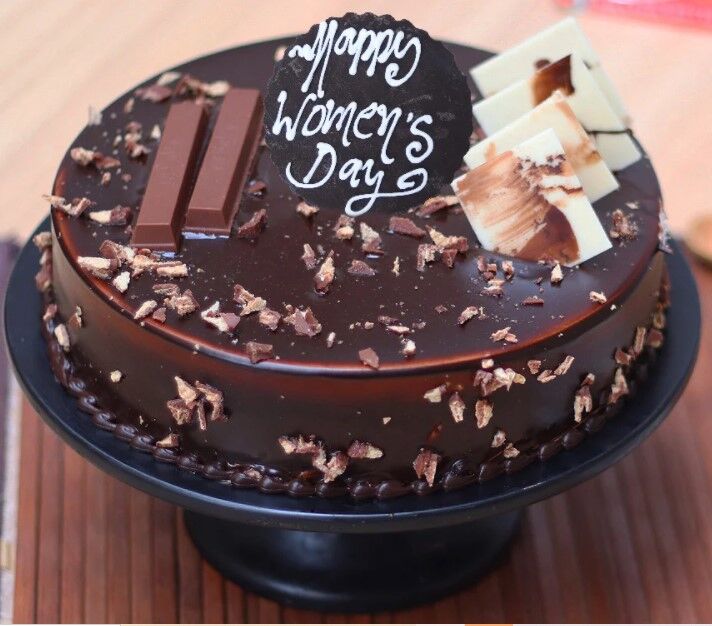 ladies special kitkat cake