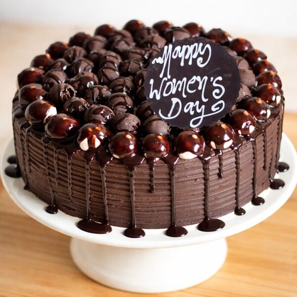 womens day snickers cake chocolate flavor