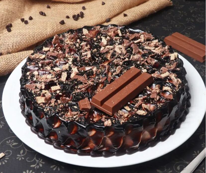 yummy chocolate kitkat cake