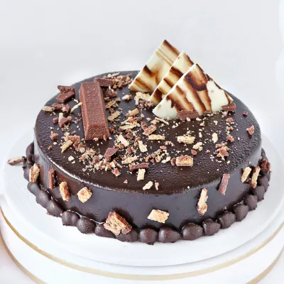 crunchy kitkat chocolate cake