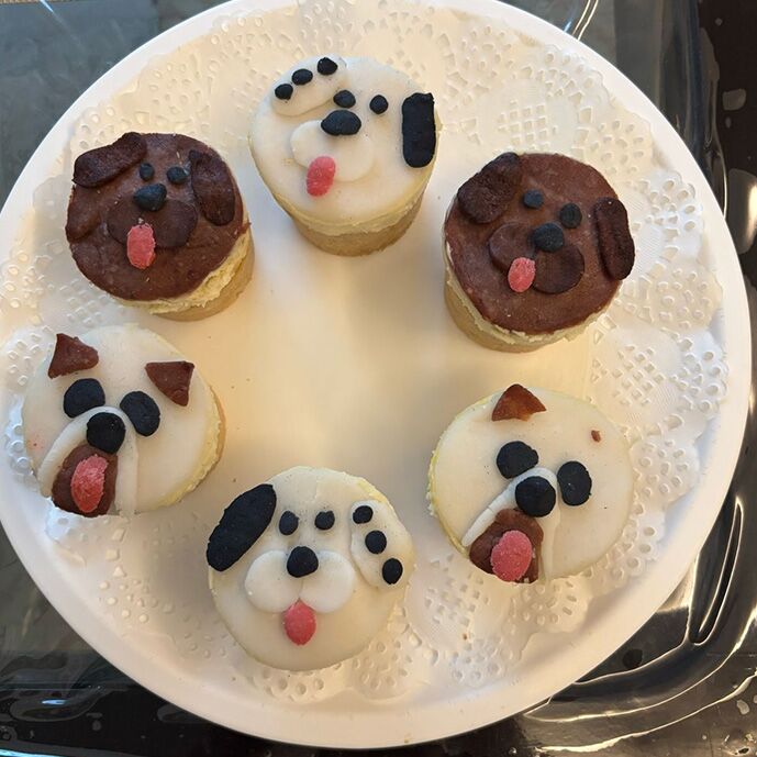 paw friendly cupcakes