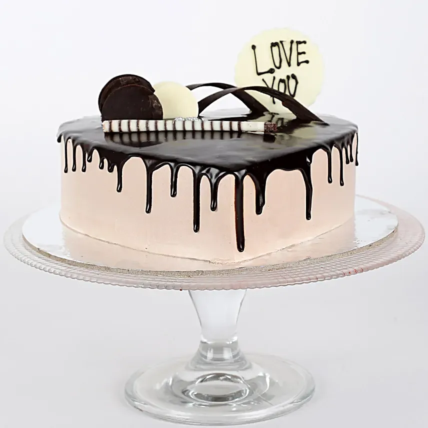 heart shape cream cake