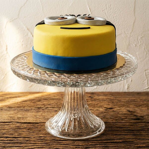 minion face cartoon cake front view