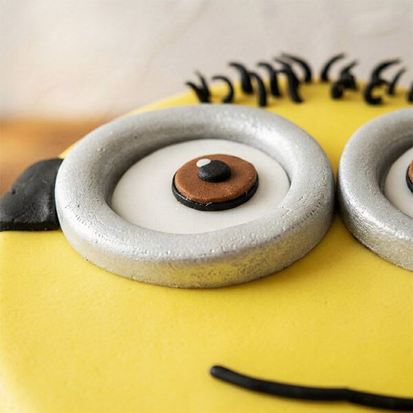 minion face cartoon cake side view