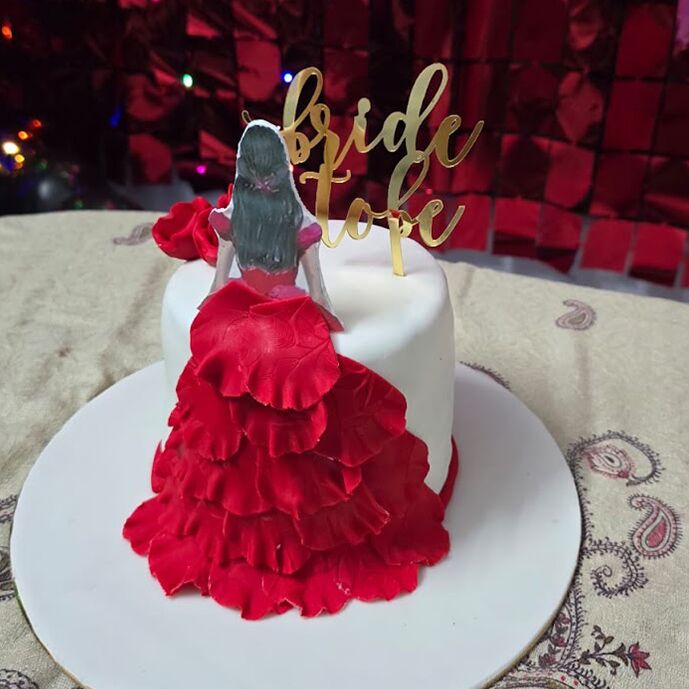 bridal gown theme cake