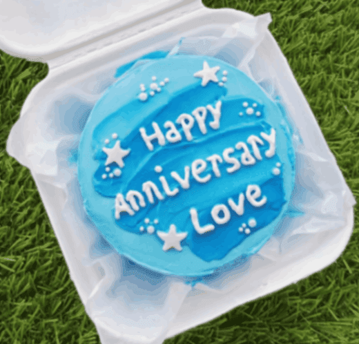 A round shape light blue romantic bliss cake for anniversary celebration