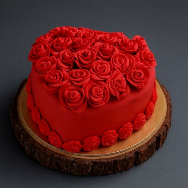 fondant heart cake with roses