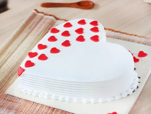 heart shape vanilla cake