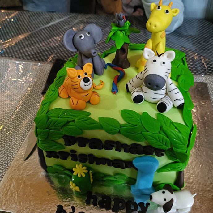 jungle theme cake for kids