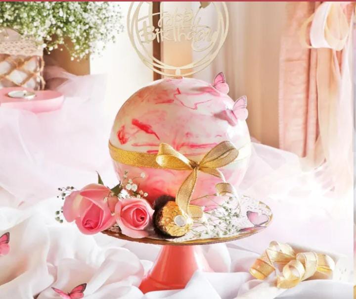 pinata surprise cake