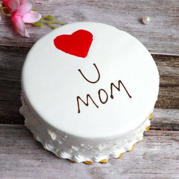 Love You Mom cake with red heart for Mother’s Day
