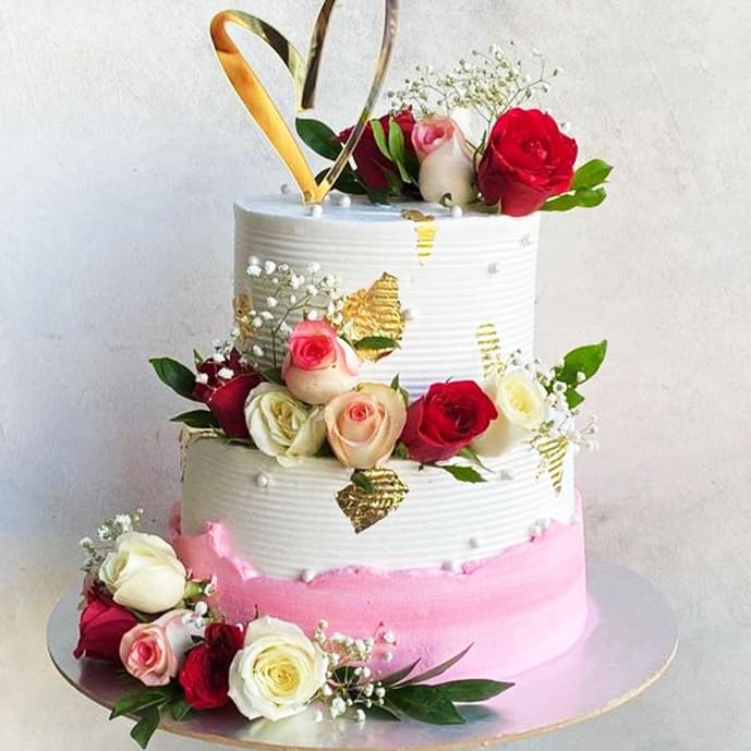 2 tier cake with fresh flowers