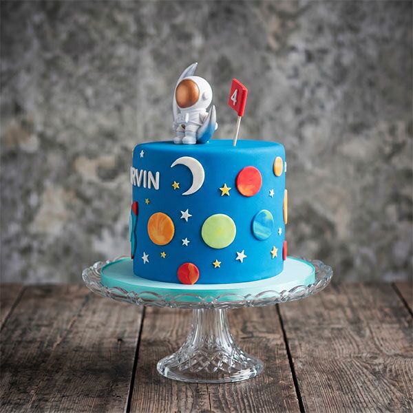 astronaut silver moon cake side view