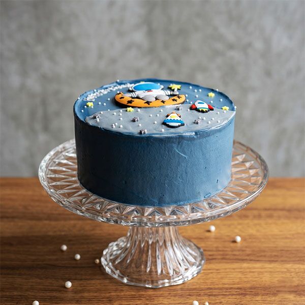 moon & astronaut birthday cake front view