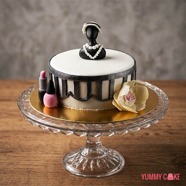 Chic Glamour Hatbox Cake