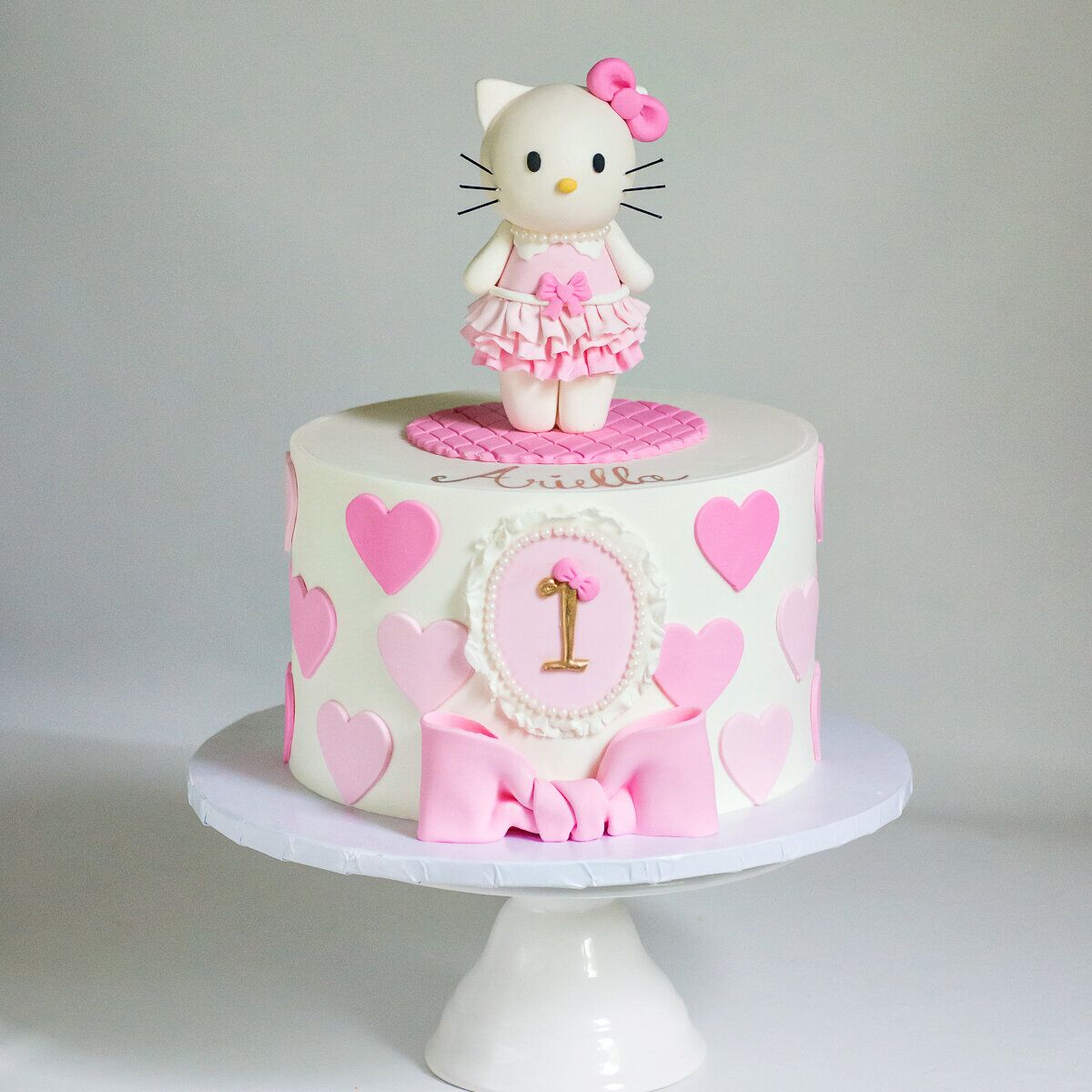 hello kitty first birthday cake