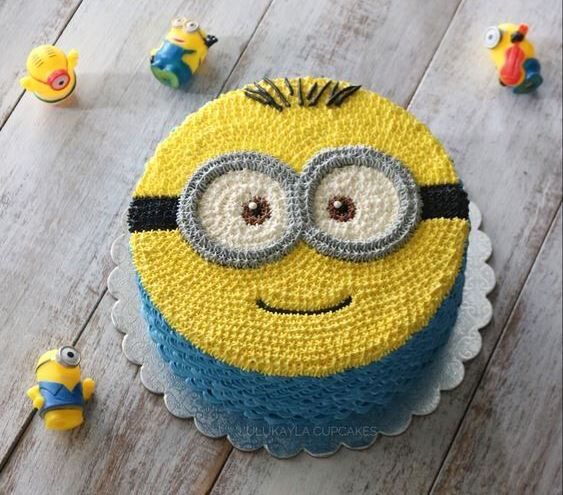 minion cream cake