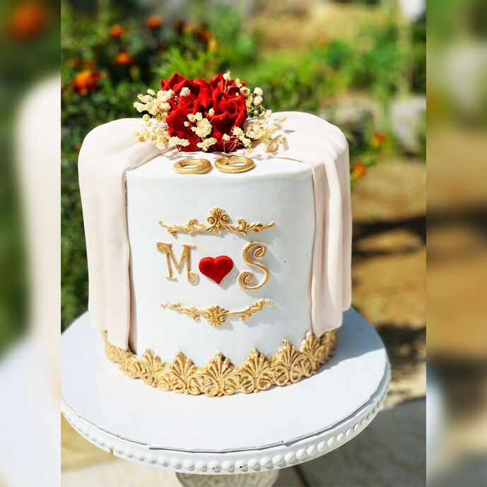 Gold Sequins and Ivory Floral Cake – City Cakes