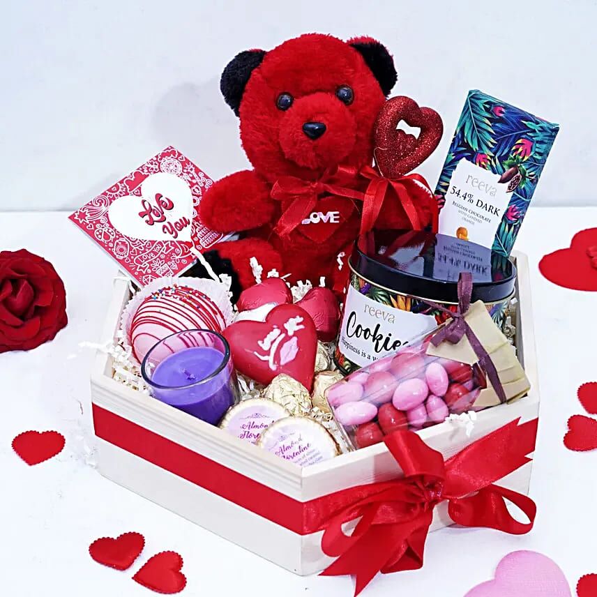Buy/Send Heartfelt Treats Gift Hamper Yummycake